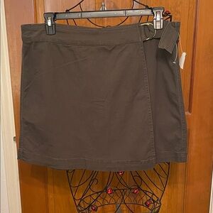 🎁🎁🎁BOGOHO 🎁🎁🎁NY&C Olive Green Wrap Skirt-XL
